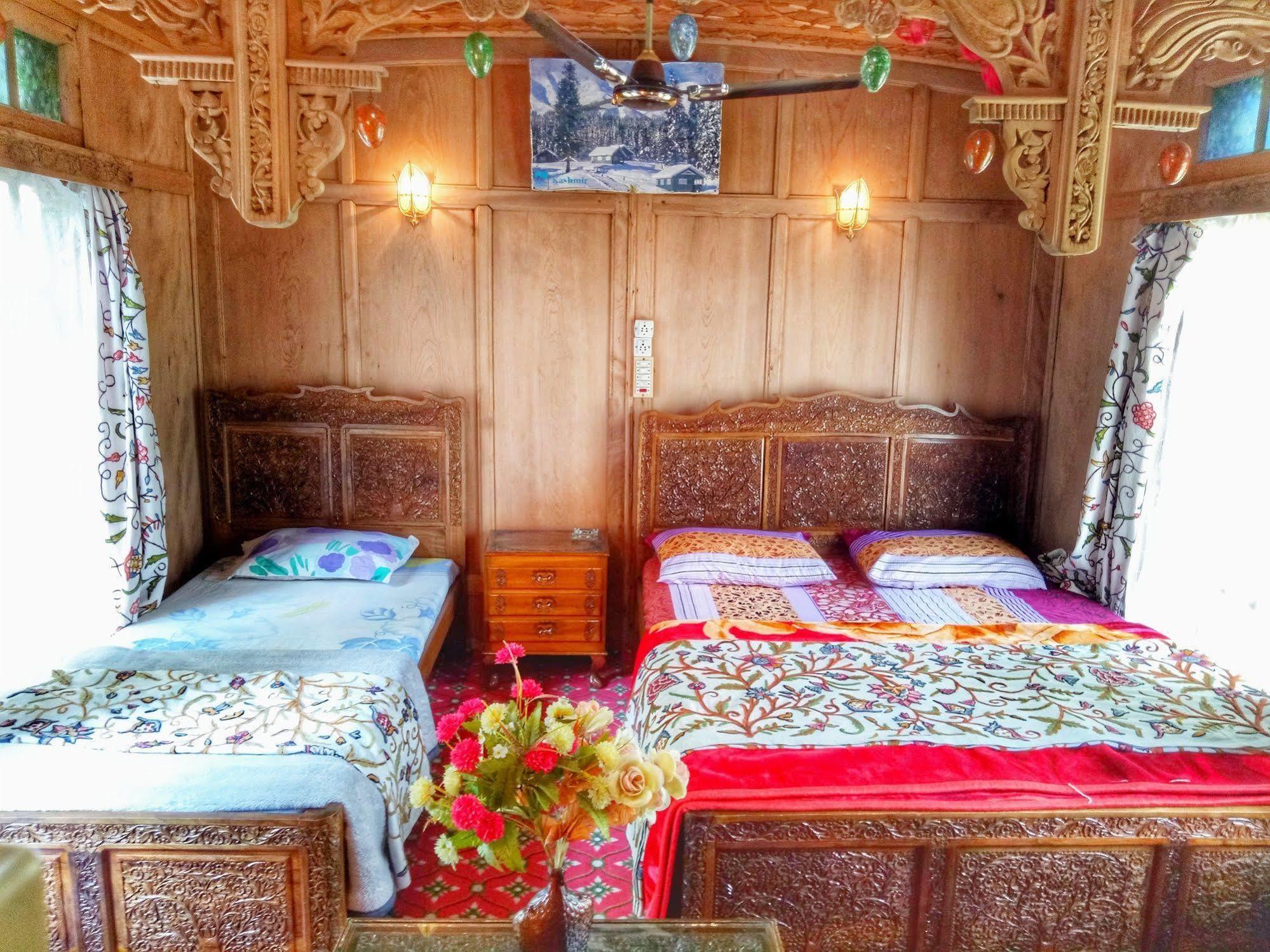 New Bul Bul Group Of Houseboats Srinagar Durgjan Exterior foto