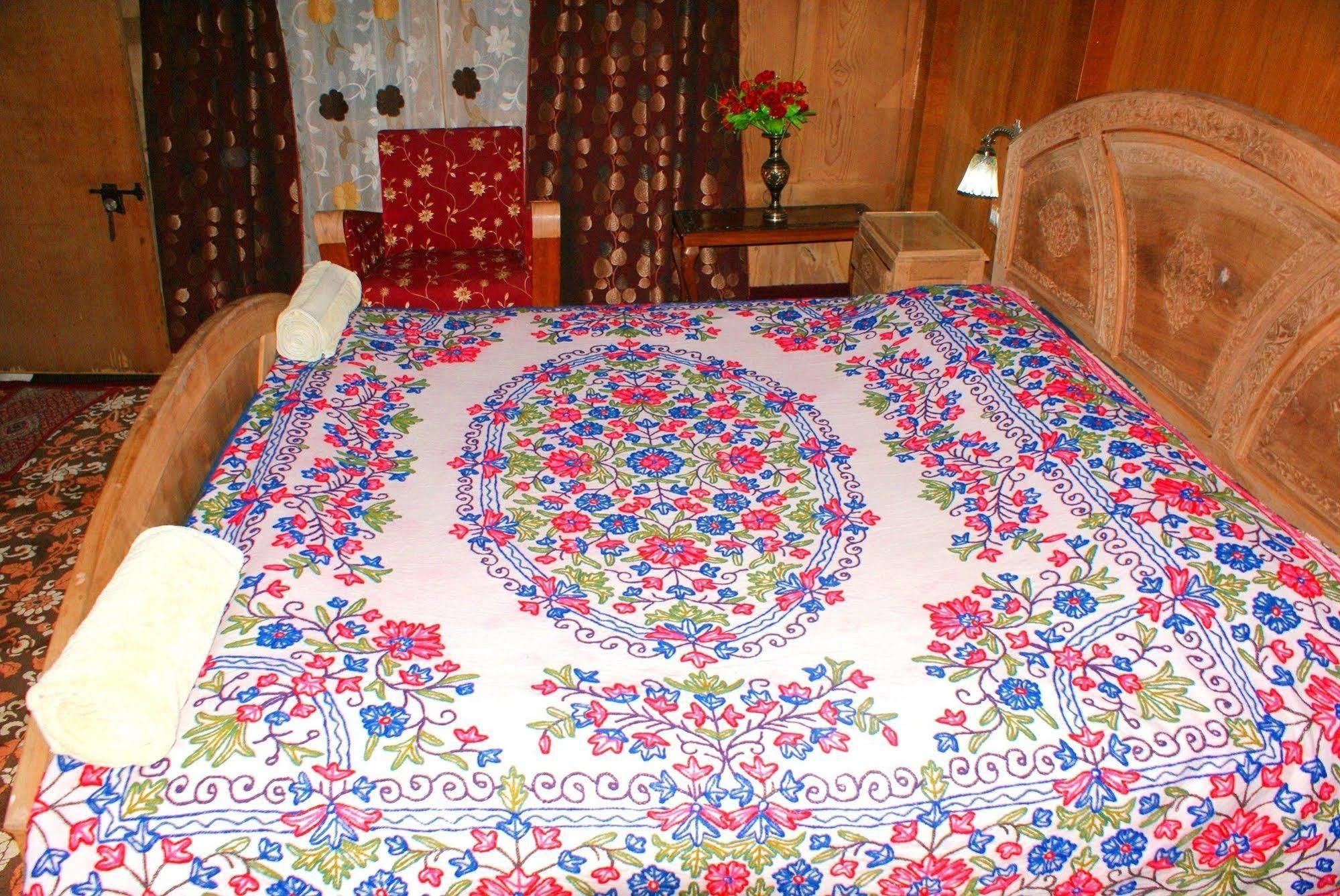 New Bul Bul Group Of Houseboats Srinagar Durgjan Exterior foto