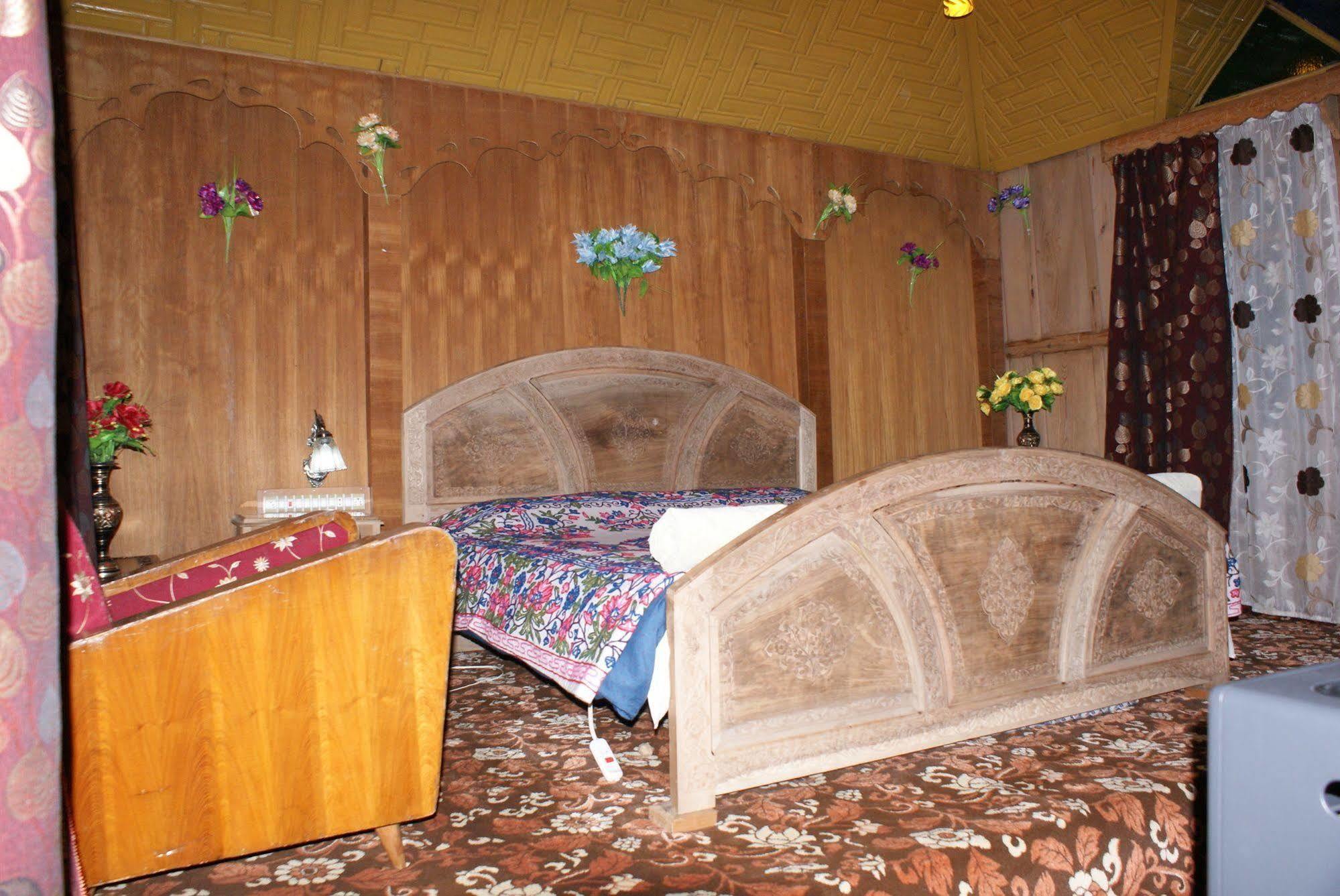 New Bul Bul Group Of Houseboats Srinagar Durgjan Exterior foto