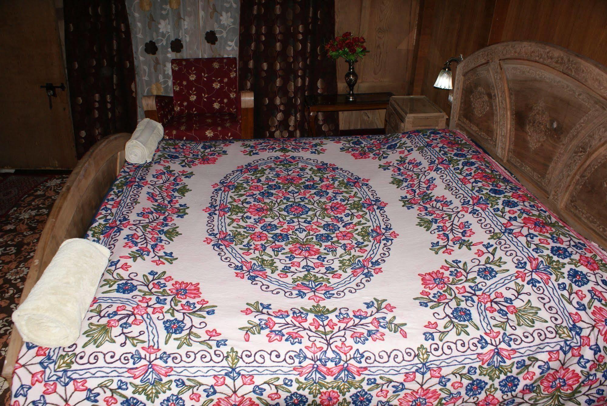 New Bul Bul Group Of Houseboats Srinagar Durgjan Exterior foto
