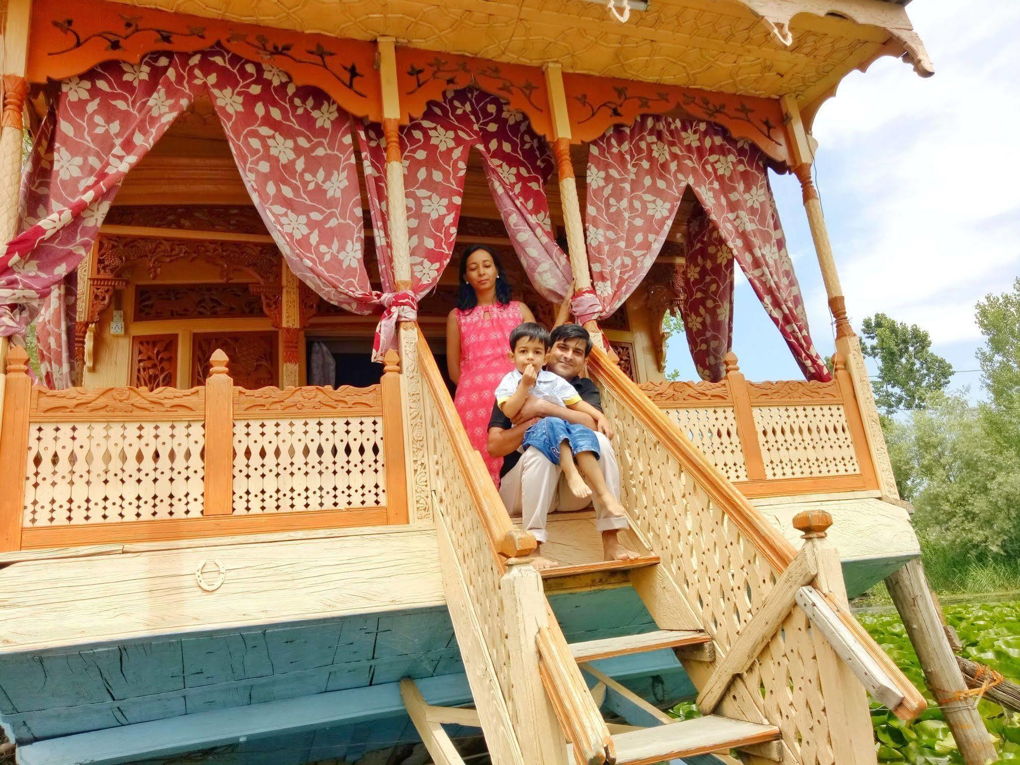 New Bul Bul Group Of Houseboats Srinagar Durgjan Exterior foto